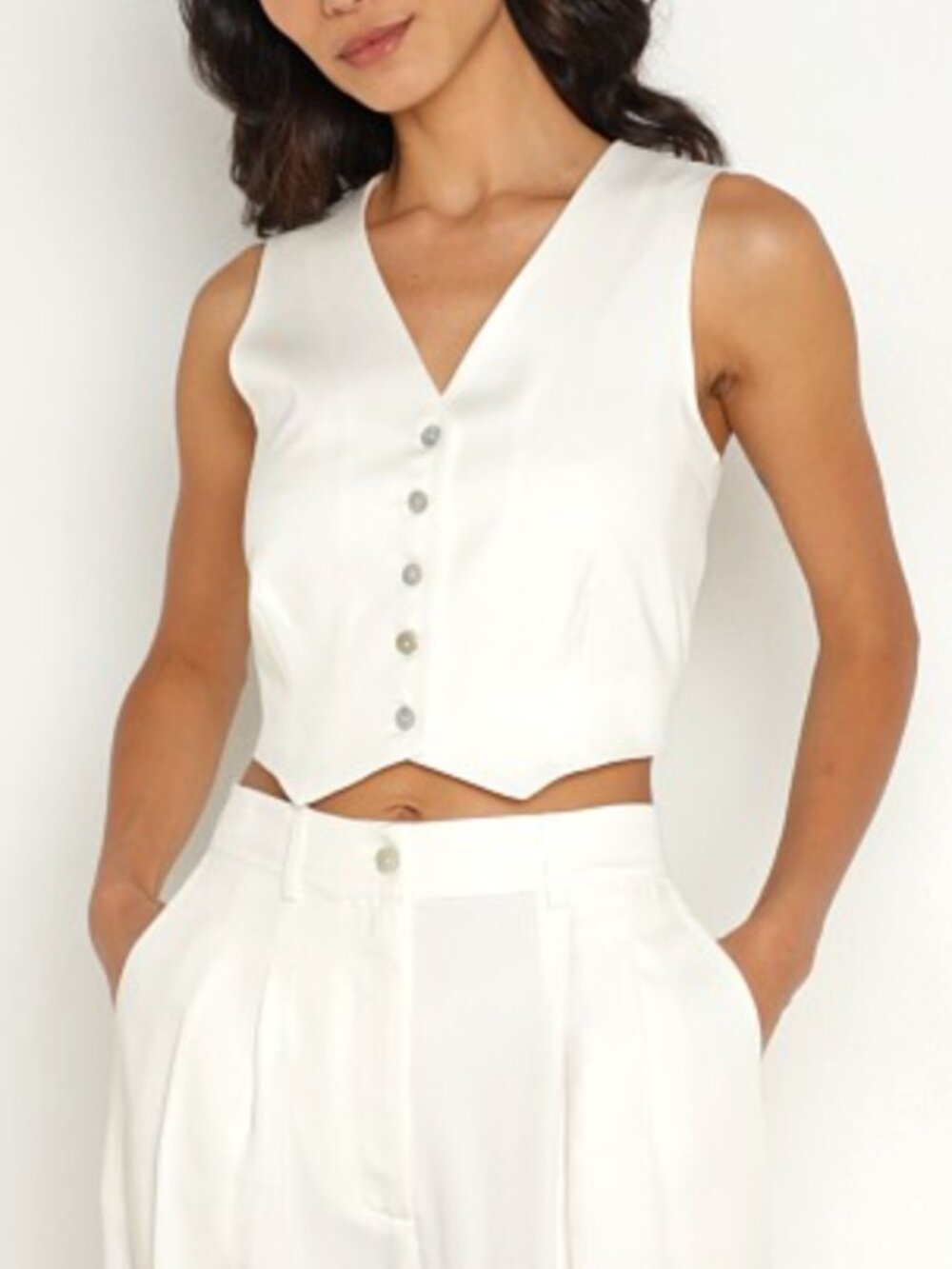 Donni. Cropped Vest in Crème. Button Front Size XS